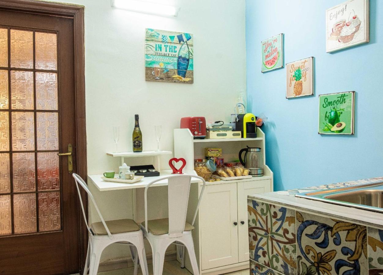 Little House Camilla Apartment เนเปิลส์ ภายนอก รูปภาพ