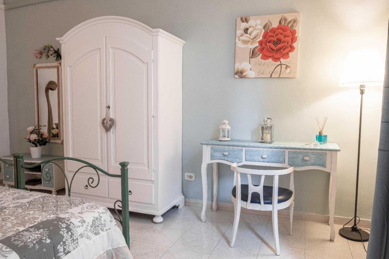 Little House Camilla Apartment เนเปิลส์ ภายนอก รูปภาพ