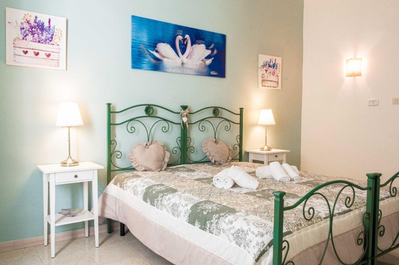 Little House Camilla Apartment เนเปิลส์ ภายนอก รูปภาพ